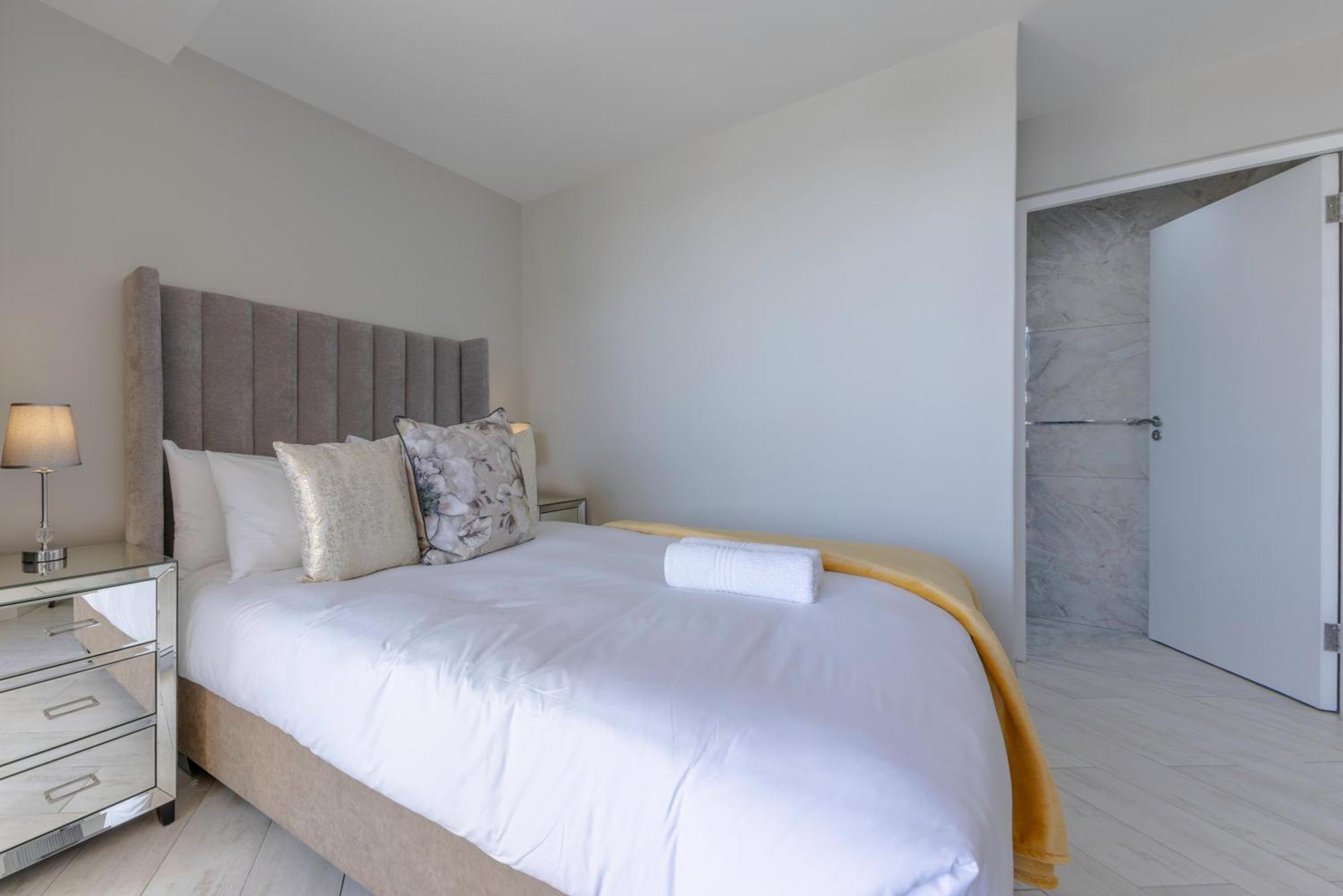 Lagoon Luxury Apartment *