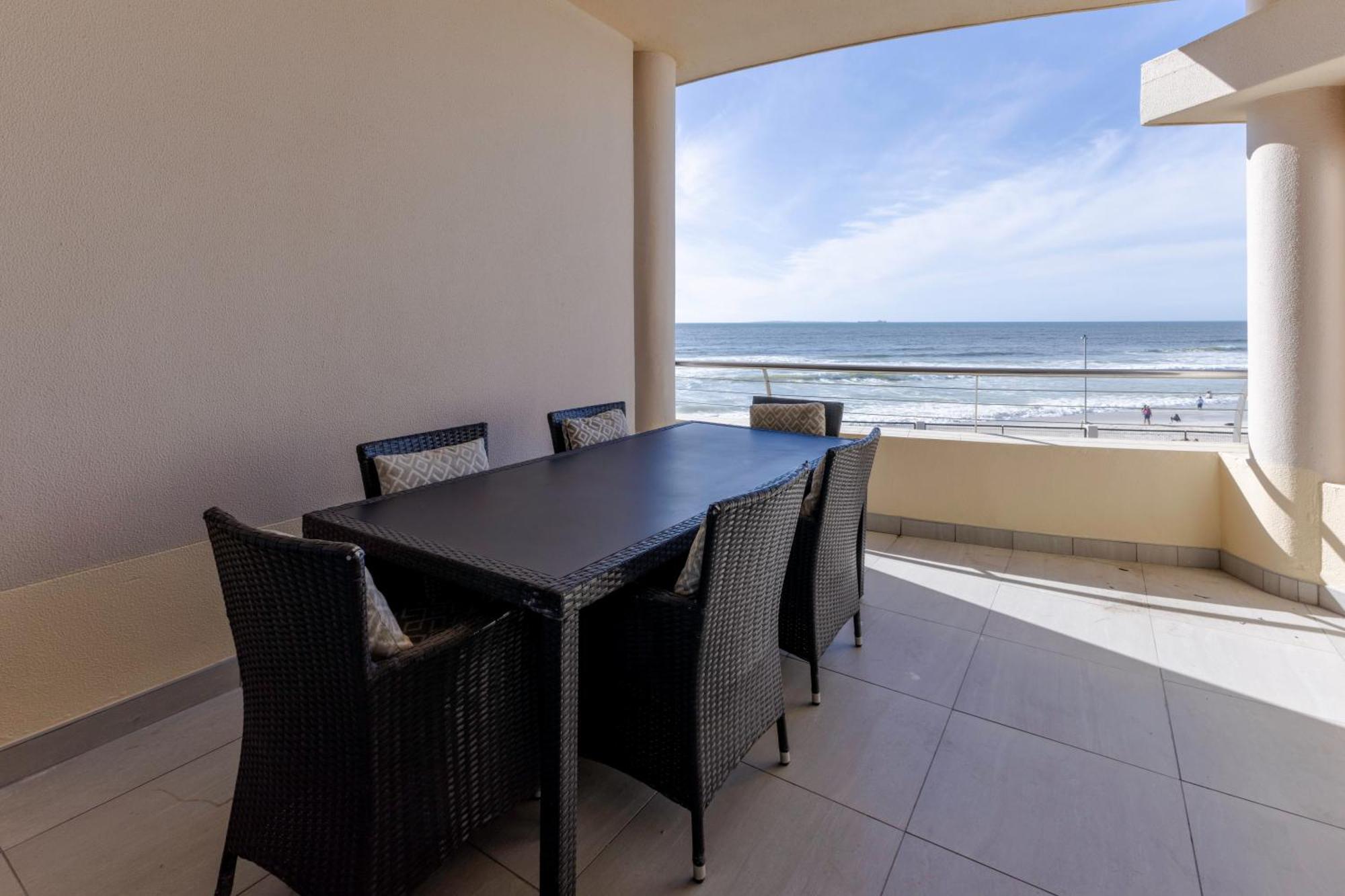 Lagoon Luxury Apartment