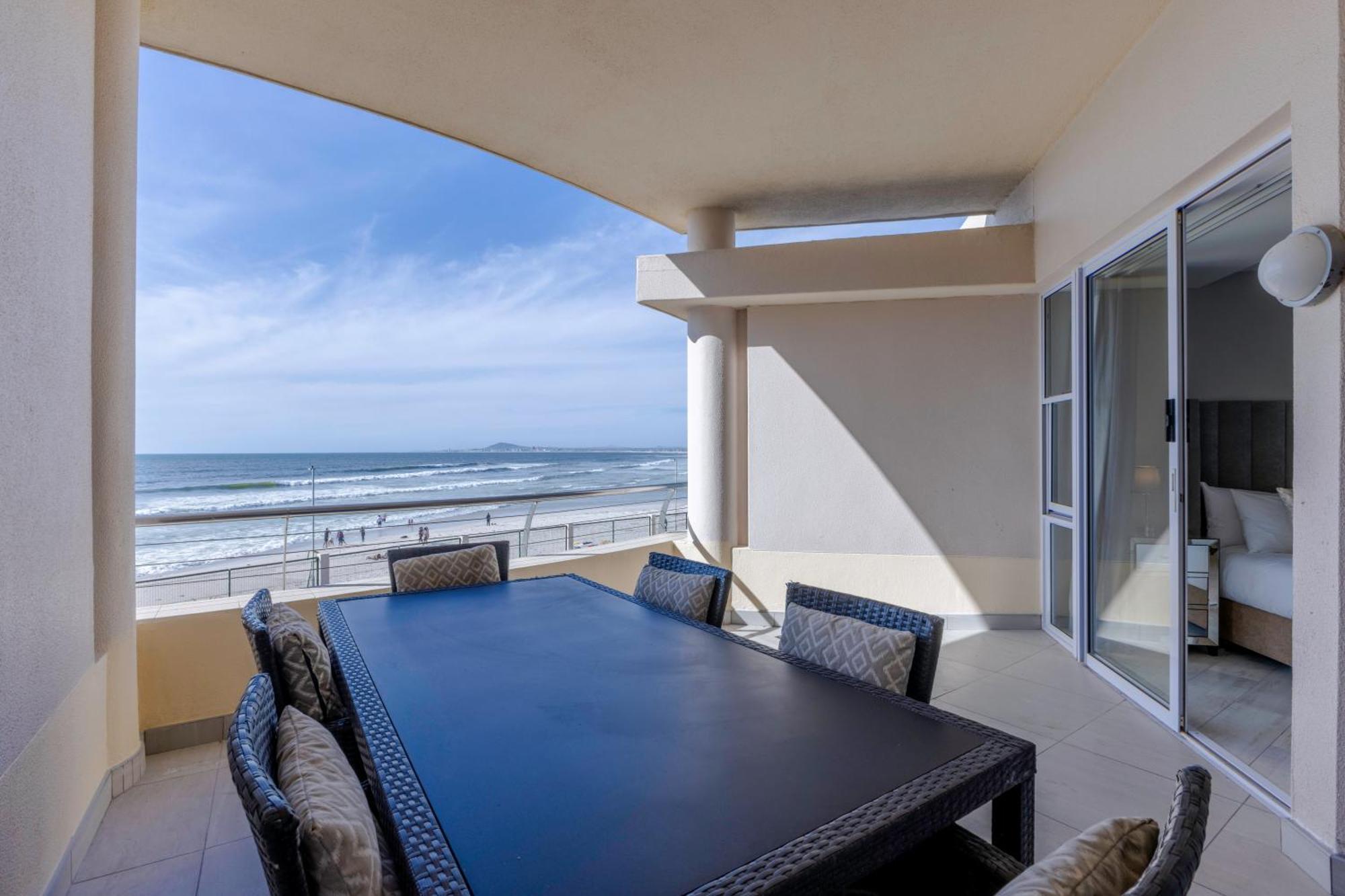 Lagoon Luxury Apartment