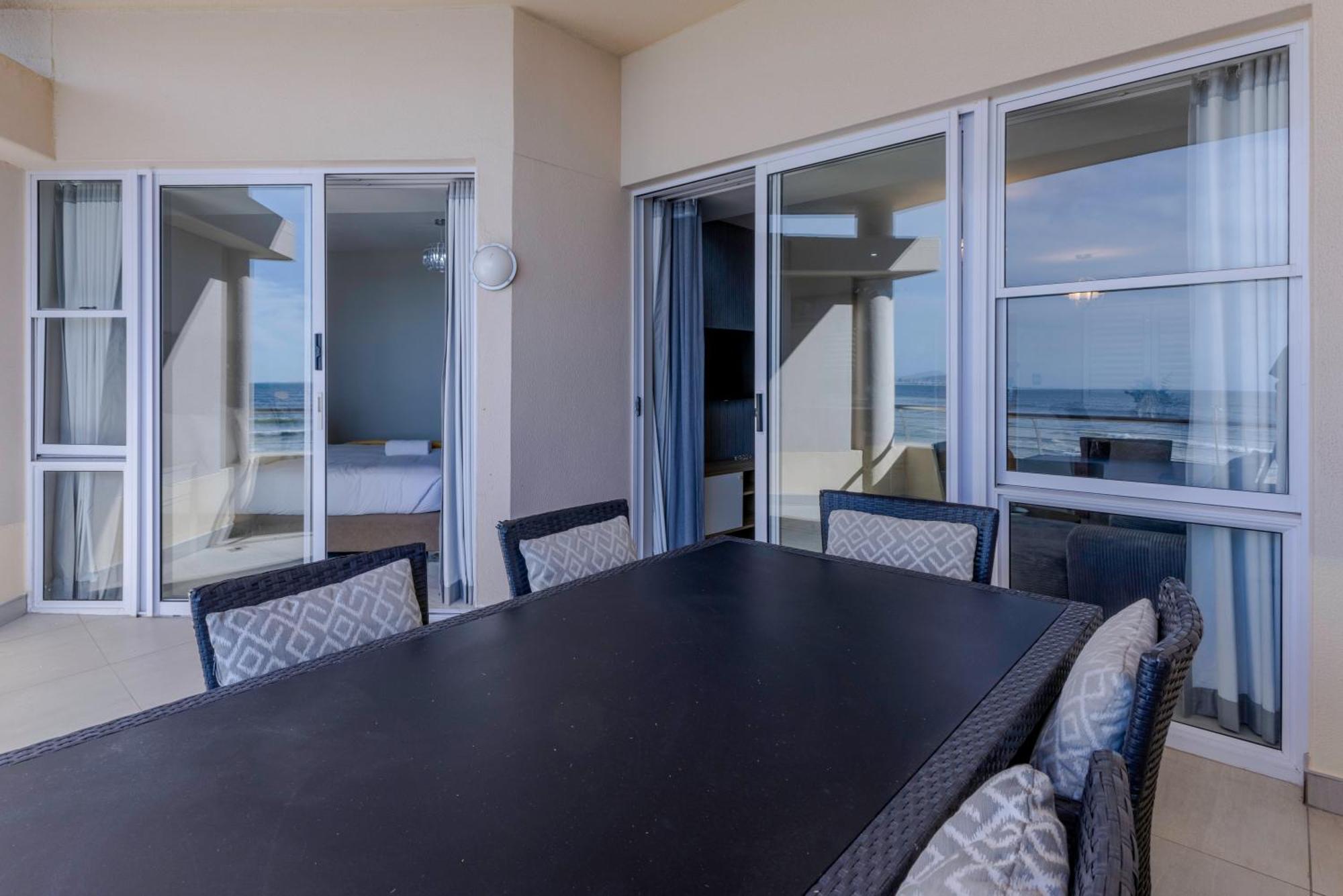 Lagoon Luxury Apartment