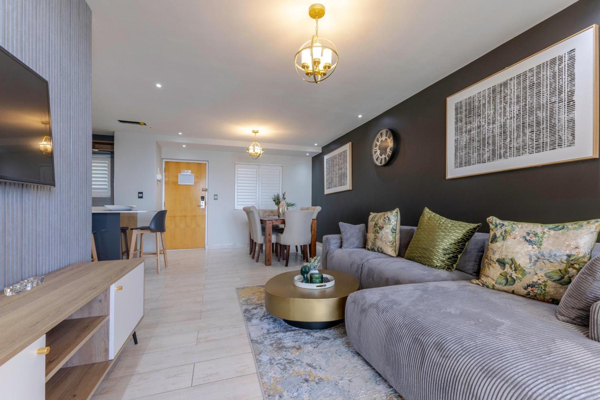 Lagoon Luxury Apartment