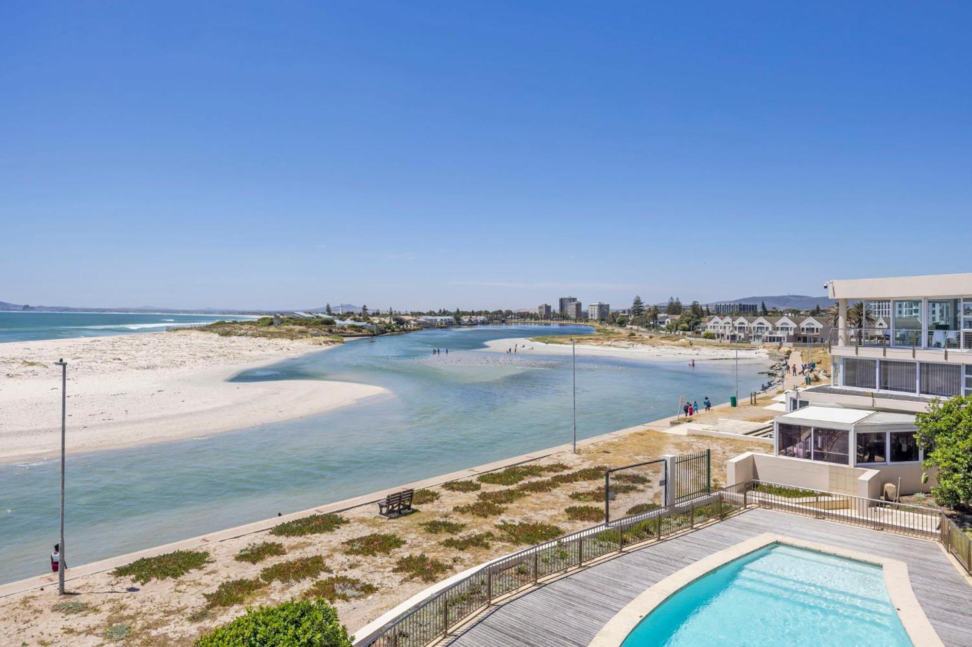 Lagoon Luxury Apartment