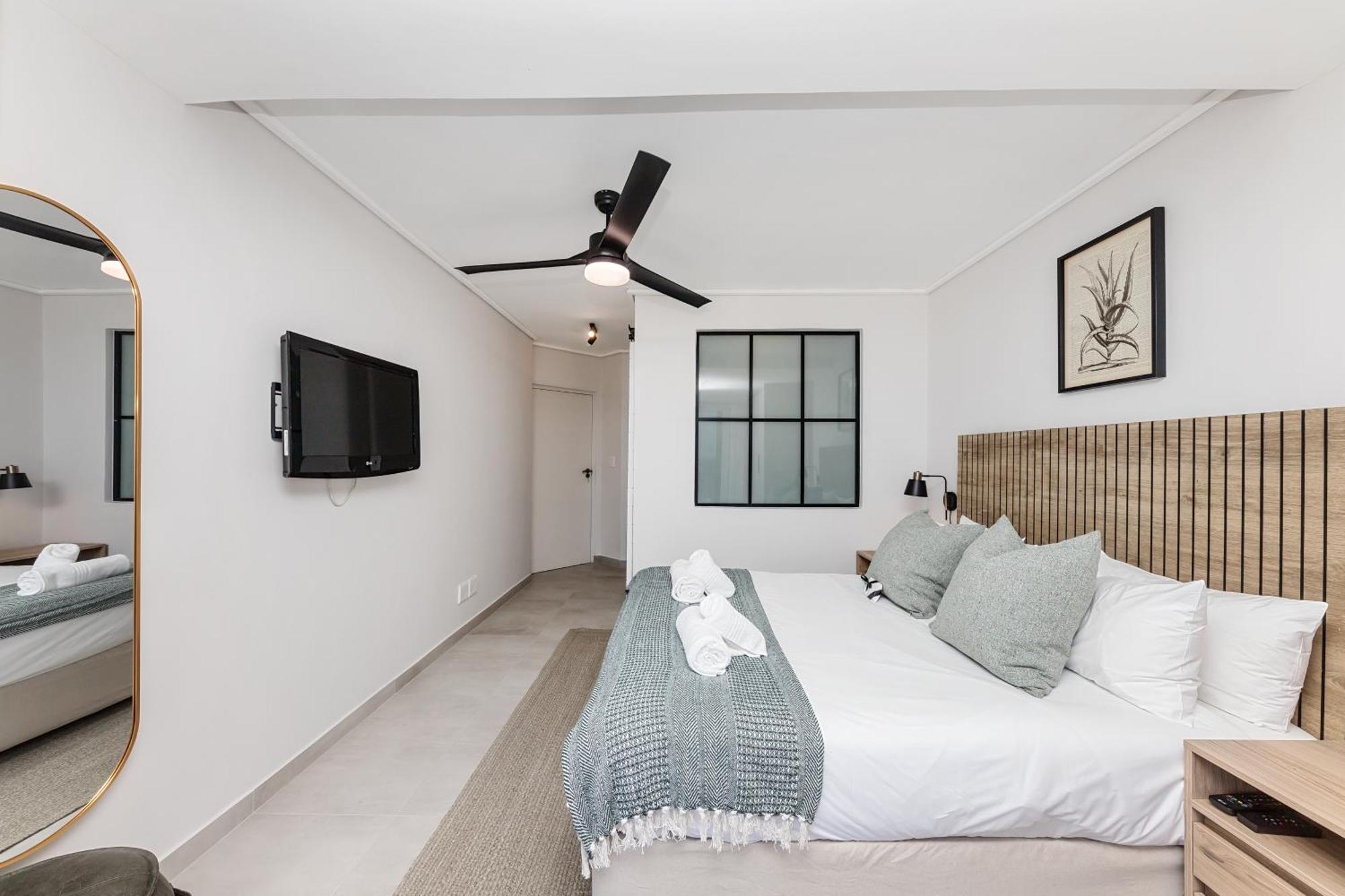 Lagoon Luxury * Cape Town