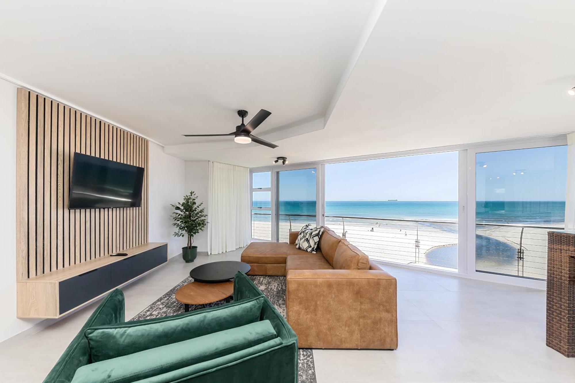 Lagoon Luxury Apartment *